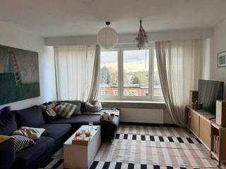 EXTRA BEZOEKDAG op 19 april tussen 12-16u.Gelegen op de 4de en bovenste verdieping van een klein, goed onderhouden appartementsgebouw, geniet dit...