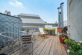 Lichtrijke triplex in het hart van Brussel.Deze geweldig triplex bevindt zich op de bovenste verdieping van een kleine mede-eigendom (4...