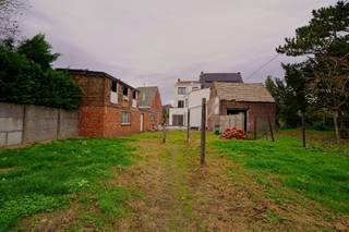 Deze volledig gerenoveerde woning is helemaal instapklaar en ideaal voor wie zorgeloos wil verhuizen. Het leuke van deze woning is dat deze zonet...