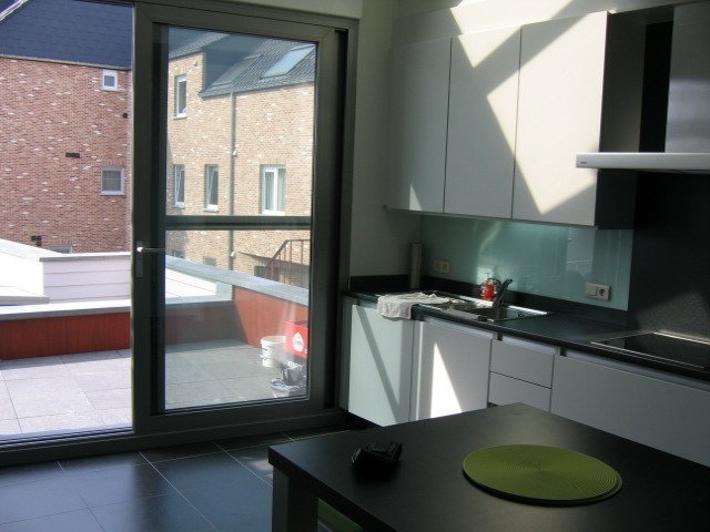 Stijlvol duplexappartement in centrum v Hoeselt met 1 slaapkamer en terras. Geen gemeenschappelijke onkosten - foto 5