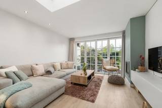 Te koop: instapklare gesloten bebouwing in Buggenhout, gelegen in een rustige doodlopende straat met tuin en tuinhuis.Deze goed onderhouden woning...