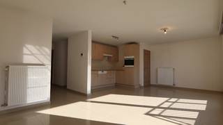 Instapklaar 2-slaapkamerappartement met ruim TERRAS op zeer rustige ligging in Oostkamp vlakbij invalswegen, het centrum en met een goede...