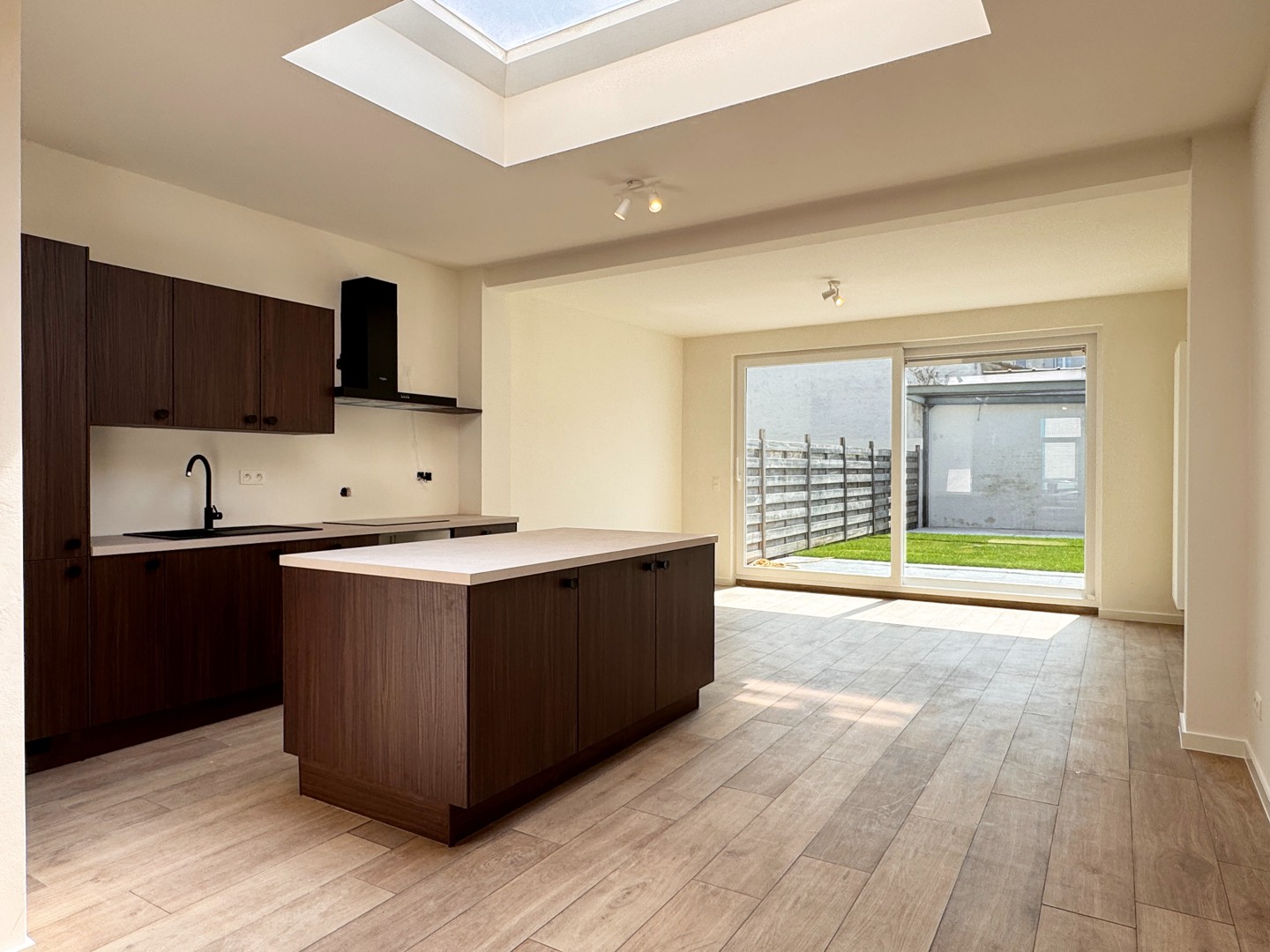 Ruime woning met 3 slaapkamers, 1 badkamer en tuin te koop in de Weldadigheidsstraat, Gentbrugge - recent gerenoveerd in 2021. - foto 4