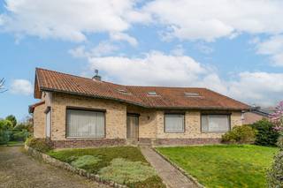 Ruimte, licht en mogelijkheden: veelzijdige woning op een royaal perceel met westgerichte tuinWie op zoek is naar een woning met ademruimte én...