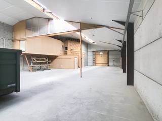 Unieke kans in Dadizele, Moorslede om wonen en werken te combineren! De eigendom bestaande uit een loods van ca. 681 m² en een woning met...