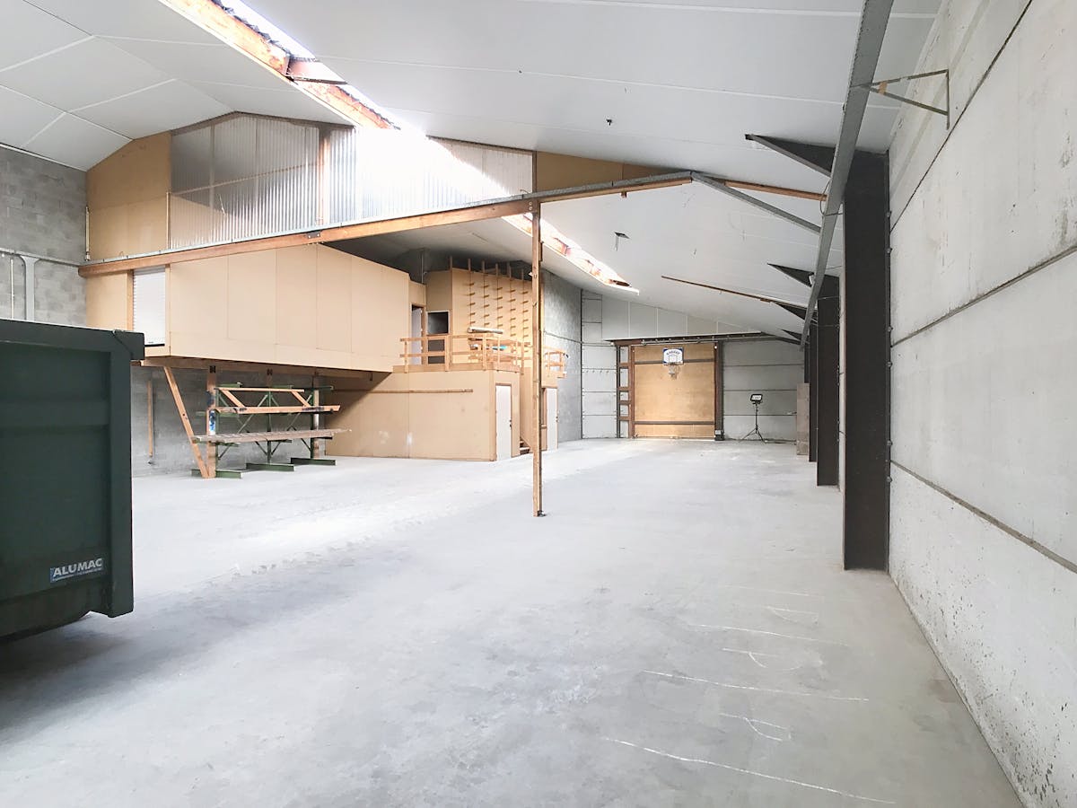 Entrepôt d'environ 681 m² avec maison à louer à Dadizele - photo 3