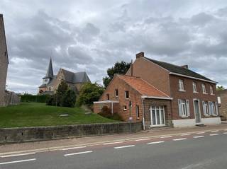 Ruime Woning met Veel Potentieel in het Centrum van Buvingen Gelegen in het gezellige dorp Buvingen, biedt deze woning de perfecte combinatie van...