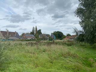 Bouwgrond te koop voor halfopen bebouwing met een totale oppervlakte van 454m². Reeds goedgekeurde bouwvergunning aanwezig, alsook...