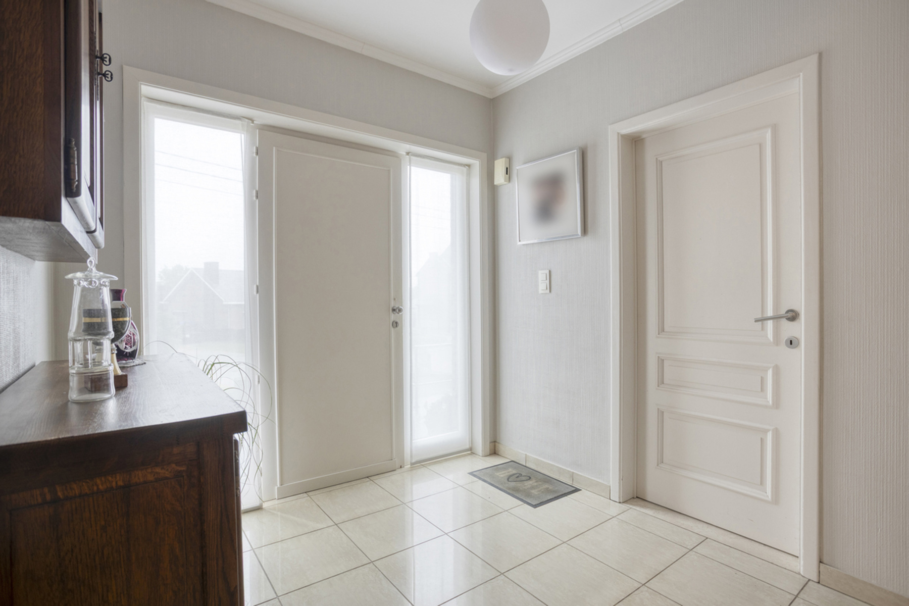 Ruime gezinswoning met 3 slaapkamers, veranda en prachtige tuin met open zicht - foto 2