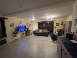 Nicely located apartment near city park and stores : Entrance - living room - kitchen - storage room - bathroom - toilet - 2 bedrooms - advance...