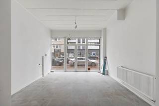 Op een strategische en drukbezochte locatie nabij het centrum van Gent, bevindt zich dit interessante opbrengsteigendom bestaande uit een...