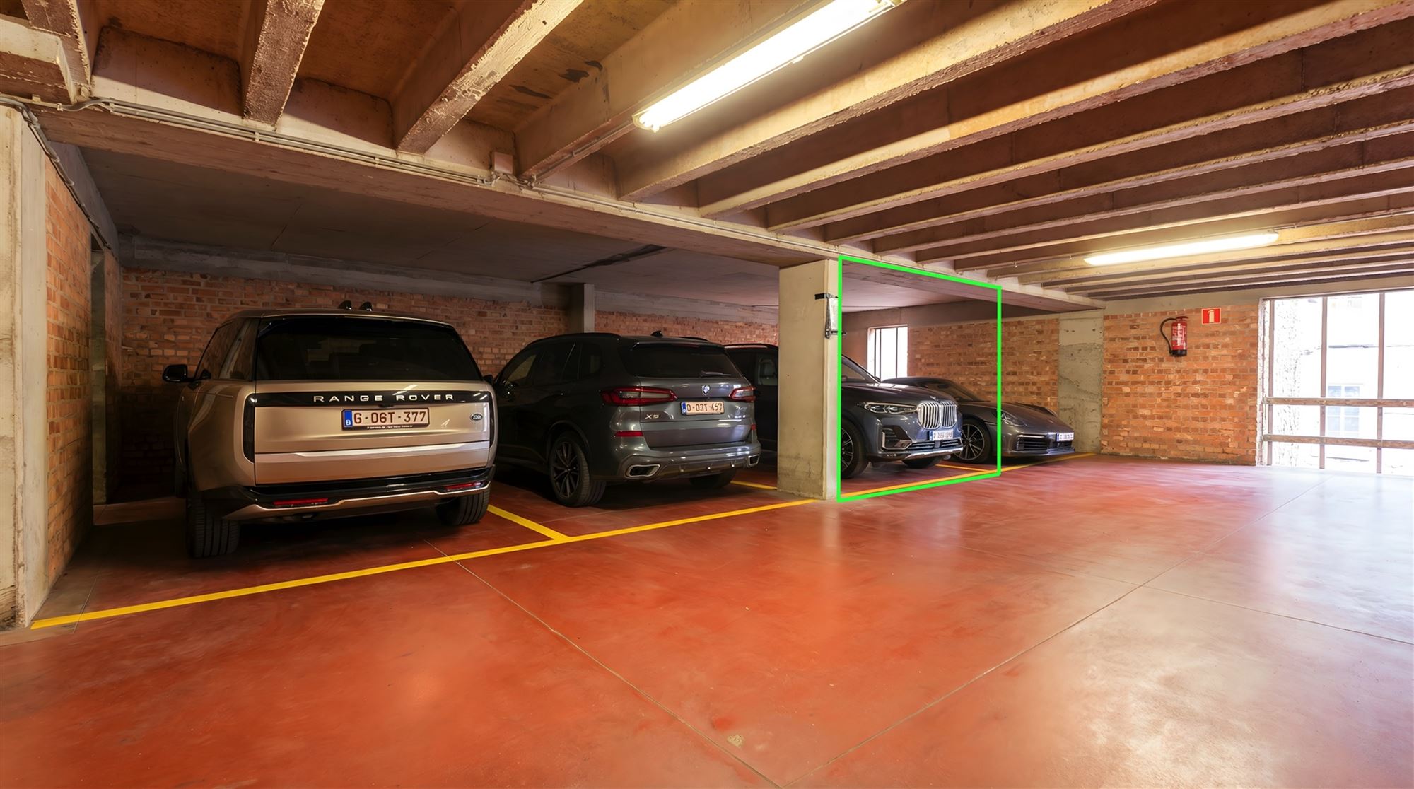 Overdekte autostaanplaats. - foto 3