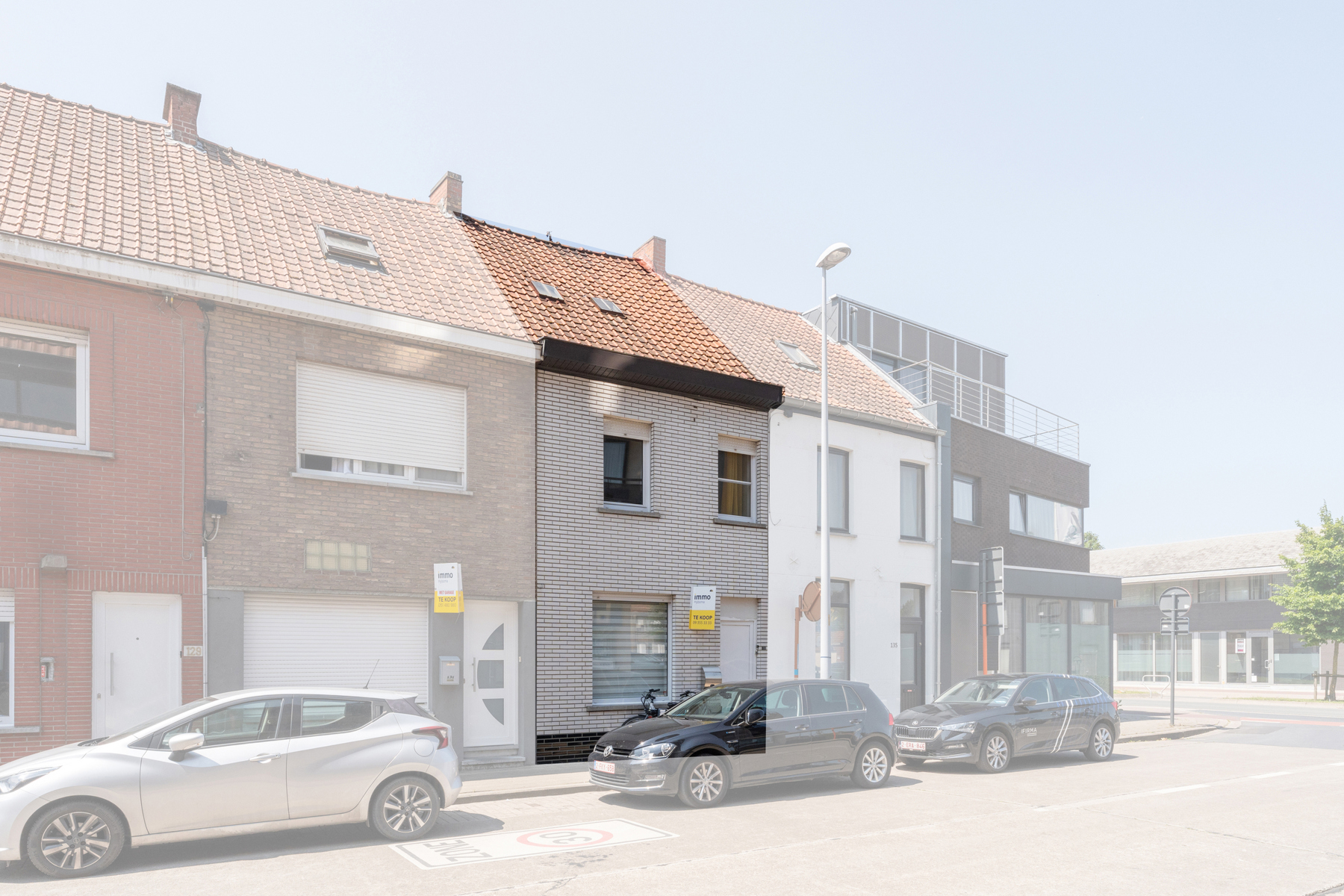 Rijwoning met terras op wandelafstand centrum Roeselare - foto 1