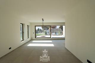 Ontdek dit nieuwbouwappartement op een goed bereikbare locatie, waar comfort en energiezuinig wonen centraal staan. Het appartement is...