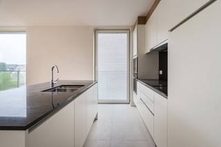 Welkom bij het nieuwbouwproject, gelegen aan de prachtige Leie in het bruisende centrum van Harelbeke. Dit unieke appartement biedt een...
