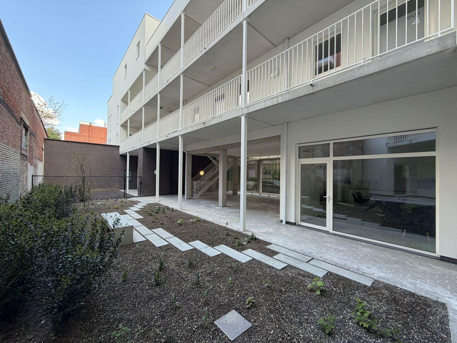 Duurzaam appartement met 2 slpk., terras, kelderberging, autostaanplaats. - foto 2