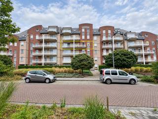 <p><span>Gelegen nabij het centrum van Duffel en op </span><span>wandelafstand van het station</span><span>, vinden we dit netjes onderhouden appartement met</span><span> EPC-label A</span><span>, gelegen in een verzorgd gebouw met </span><span>lift</span><span>.</span></p><p><span>Via de inkomhal, voorzien van een ingebouwde vestiairekast, komen we achteraan in de woning terecht in de ruime woonkamer met aansluitend de keuken en het overdekte terras.</span></p><p><span>Verder beschikt het appartement over een badkamer, apart gastentoilet, praktische berging en </span><span>twee slaapkamers</span><span>.</span></p><p><span>Bij het appartement hoort bovendien een </span><span>autostaanplaats</span><span> en een </span><span>kelderberging</span><span> van ca. 3 m². Ook kan gebruik worden gemaakt van de </span><span>gemeenschappelijke fietsenberging</span><span>.</span></p><p><span>Kortom, een praktisch en comfortabel appartement met een uitstekende energiescore, gelegen op een gunstige locatie nabij het centrum en het station van Duffel.</span></p><p><span>Beschikbaar vanaf </span><span>1 december 2026.</span></p><p><span>Maandelijkse forfaitaire kosten: </span><span>€100/maand</span><span><br />Voorschot water: </span><span>€50/maand</span></p><p><span> </span></p><p><span>Interesse? Neem contact met ons op voor meer informatie of om een bezichtiging in te plannen via </span><span>015 200 999</span><span> of <span>info@vastgoedplus.be</span></span><span>.</span><span> </span></p>