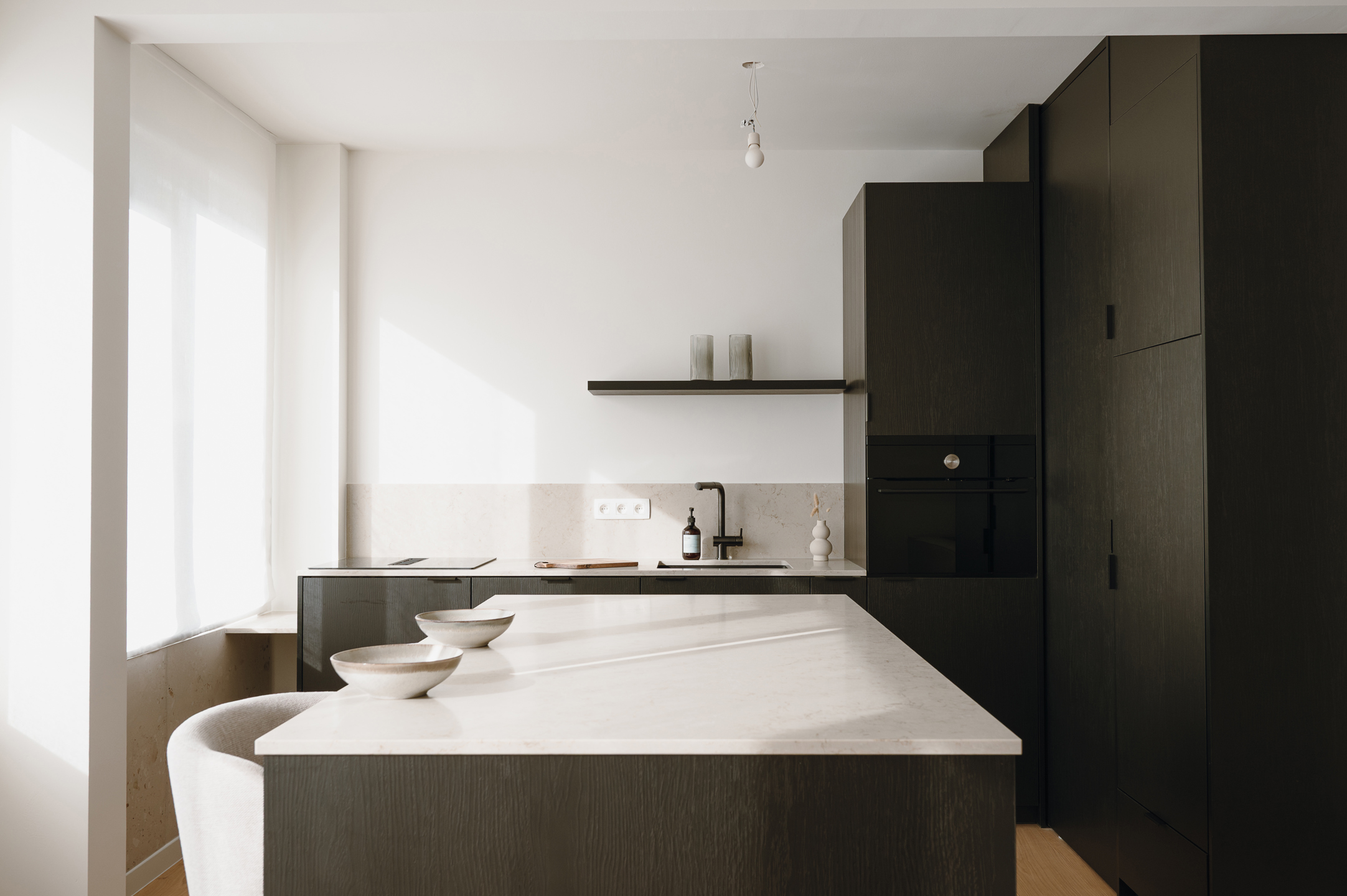 Stijlvol gerenoveerd appartement met 2 slaapkamers - foto 3