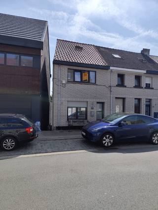 Ontdek deze charmante rijwoning te Boom, een fantastisch renovatieproject met veel potentieel! Deze woning is deels gerenoveerd en biedt...