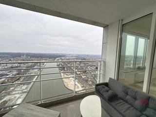 BRUSSEL – Op de 39ste verdieping van de UP-SITE toren, in de wijk Tour&Taxis, vlakbij de Maritieme Haven, nabij transport en winkels, met...