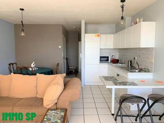 In het centrum van Geel gelegen, gezellig appartement met terras op de 2de verdieping.Het appartement heeft de volgende indeling: Men komt binnen in...