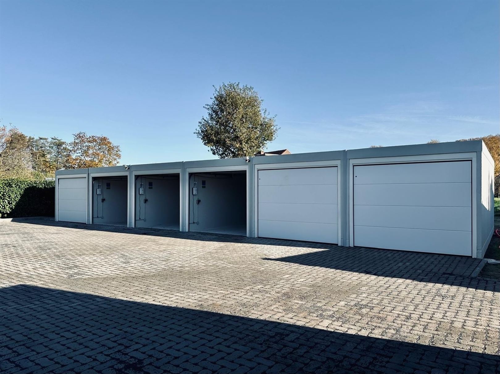 Garage for rent in Vrasene - photo 4