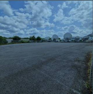 Warehouse of approx. 1,375 m² with sectional door (clear height 7 m), complemented by approx. 250 m² of offices and 123 m² of social areas...