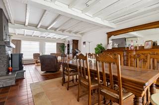 Ruime open bebouwing met zonnige tuin.Deze bijzonder ruime open bebouwing met een vloeroppervlakte van ca. 290 m² bevindt zich op een perceel van...