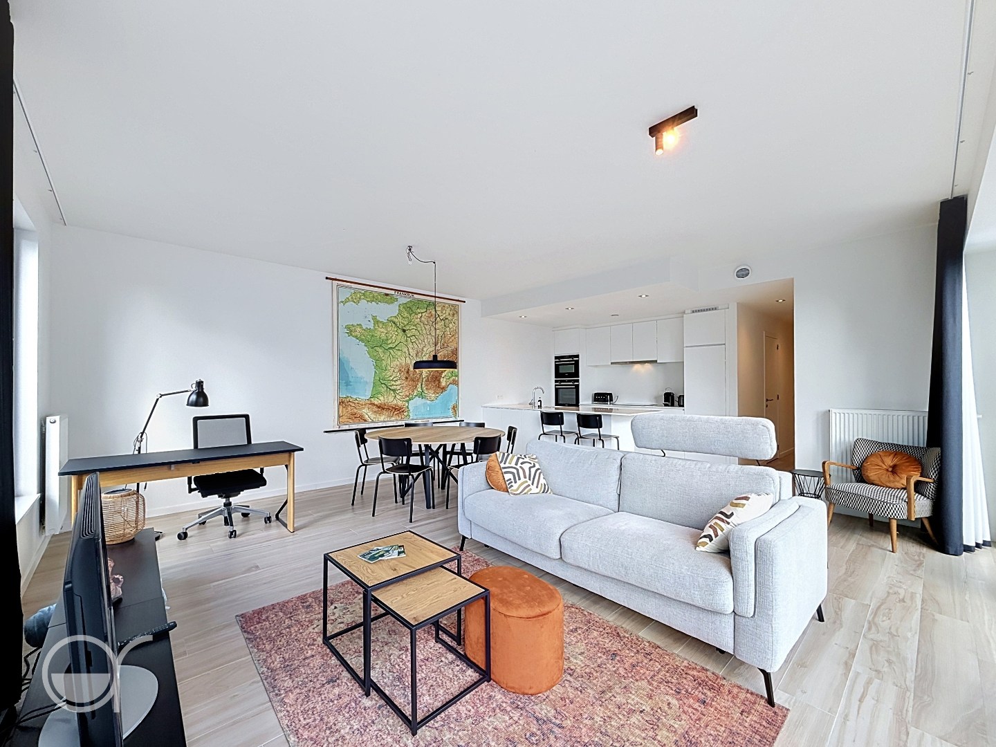 Ruim en lichtrijk tweeslaapkamerappartement met autostaanplaats te huur - foto 2