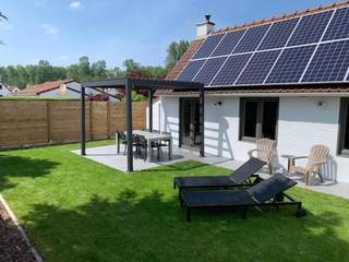 Cette maison fait partie du Domein Duinendaele à Adinkerke (La Panne), en bordure d'une réserve naturelle de dunes de 340 hectares. Situé à une courte distance de cette mer, des bois et de Plopsaland.<br /><br />La maison a été entièrement rénovée en 2019 et dispose de 3 chambres, d'une cuisine équipée, d'une salle de bains moderne, d'un jardin orienté au sud avec terrasse couverte et sauna. En outre, il dispose également de la climatisation, d'un poêle à granulés, de 14 panneaux solaires et la maison est entièrement meublée.<br /><br />Le Domein Duinendaele propose de nombreuses activités sportives et de détente pour petits et grands : piscine extérieure chauffée, 2 courts de tennis, terrain de sport... C'est le point de départ idéal pour explorer la côte ouest, mais aussi Furnes, la Flandre française et le Cap Gris Nez. <br /><br />Cette maison prête à emménager est idéale comme résidence secondaire ou comme maison de vacances rentable.<br /><br /><br />Rénovation 2018<br />Air conditionné<br />Panneaux solaires<br />Ventilation C<br />150 m2<br />Sauna<br />800 euros syndic<br />240 k, y compris les meubles<br /><br />Registre des mesures: non