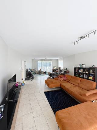 Dit unieke appartement van maar liefst 255 m² biedt een zeldzame combinatie van ruimte, licht en comfort op een toplocatie vlakbij het centrum...