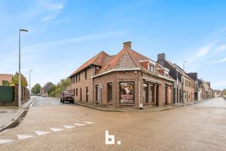 Investeringspand in het centrum van Moorsele. Dit veelzijdige eigendom biedt een interessante investeringsmogelijkheid en bestaat uit twee...