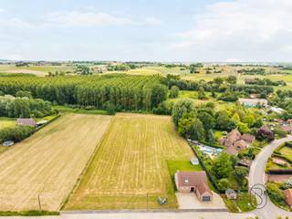 Avec une superficie totale d’environ 6.600 m², ce terrain offre un énorme potentiel.Idéal pour la construction d’une villa de luxe bénéficiant d’une...