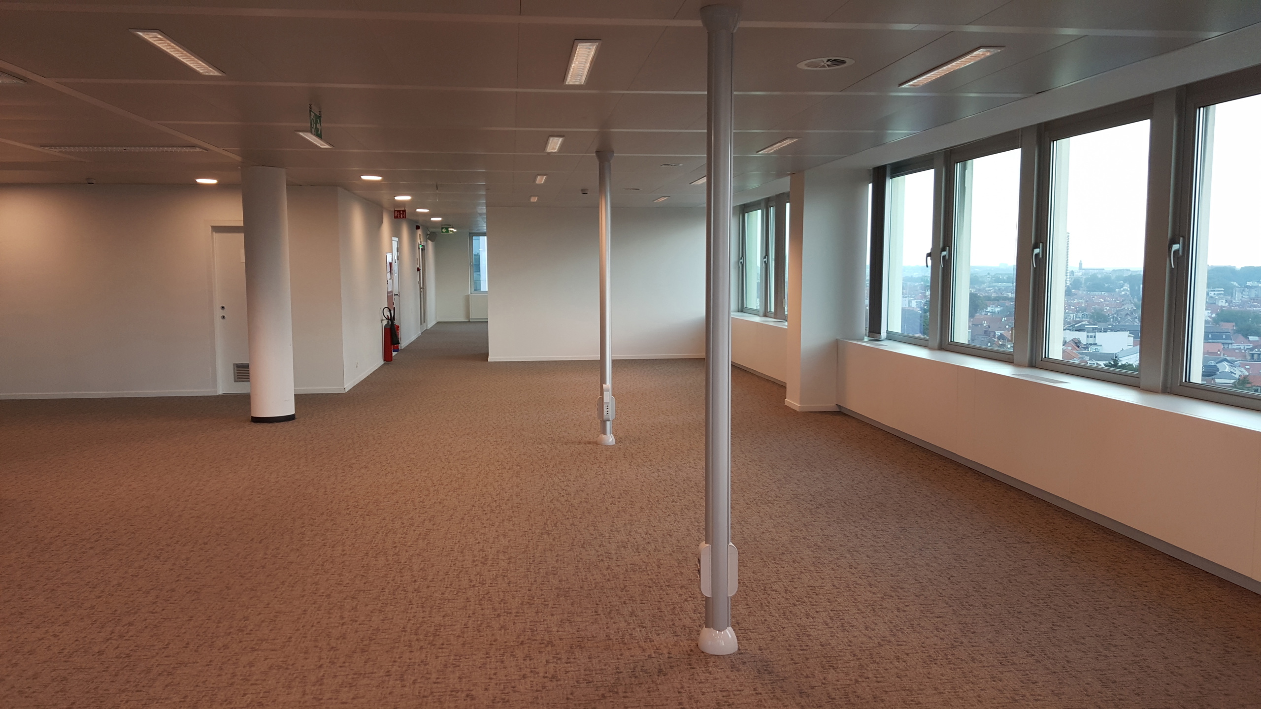 8e verdieping – Gerenoveerde kantoren van 1.250 m² - foto 4