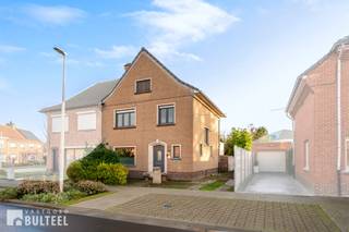 Deze woning werd zorgvuldig en smaakvol gerenoveerd, met behoud van haar warme en huiselijke uitstraling. Ze combineert een rustige, centrale...