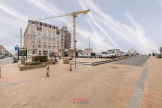 Gesloten garagebox te huur in het centraal gelegen garagecomplex Hendrikaplein te Nieuwpoort-Bad op verdieping -2.Afmetingen: - diepte = 5.40 m-...