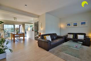 Journée d'exposition le 9 mai - inscription obligatoire.  Enchères possibles jusqu'au lundi 11 mai 18h. Près du centre d'Edegem, mais toujours dans...