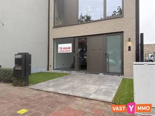 Handelsruimte te huur in hartje Wuustwezel Op zoek naar een praktische, maar strategisch gelegen handelsruimte? Dit commerciële pand van +/- 50 m²...