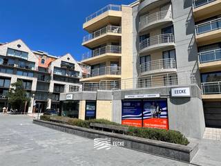 Spacieux immeuble commercial situé à l'angle de la Lombardsijdestraat et de la Fabreplein- Surface totale de 173 m²- Belle largeur de façade de 15 m-...