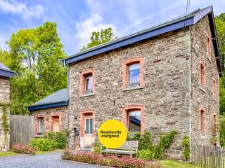 In het pittoreske Wibrin, midden in het hart van de Ardennen, vindt u op een royaal perceel twee prachtig gerenoveerde woningen terug, ideaal...