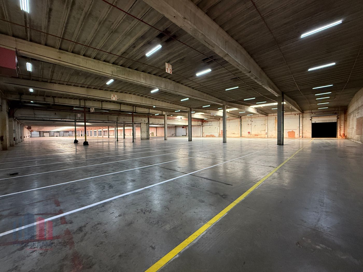 Bedrijfsgebouw op topligging met visibiliteit van de E17 te Sint-Niklaas - foto 2