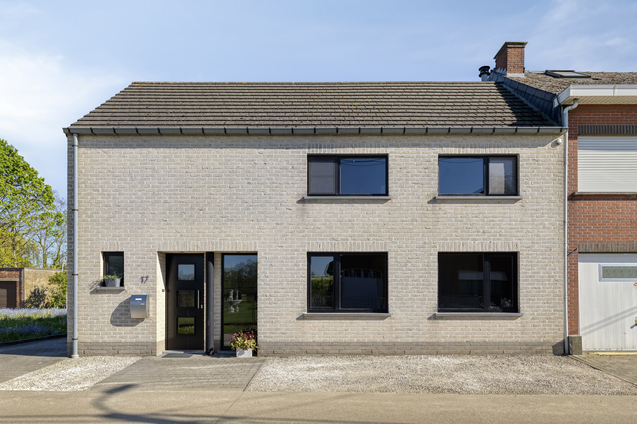 Halfopen bebouwing met zuidoostgerichte tuin in Hombeek - foto 1
