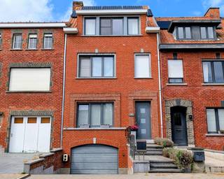 Op zoek naar een stijlvolle woning met ruimte én een rustige ligging vlakbij het centrum? Deze topper combineert comfort en een...