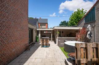 Instapklare woning met tuin en carport in rustige straat.In een rustige straat vind je deze charmante woning. Ideaal voor wie op zoek is naar...
