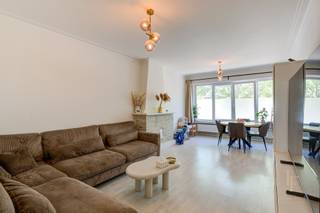 Op zoek naar een verzorgd appartement waar je meteen je intrek kunt nemen? Welkom in de Trompetvogelstraat 62 te Merksem. Dit lichtrijke appartement combineert een praktische indeling, een gunstig EPC-label B en een centrale ligging met alle voorzieningen binnen handbereik.<br /><br />Troeven:<br />Instapklaar appartement<br />Twee volwaardige slaapkamers<br />EPC B (143 kWh/m² jaar)<br />Centrale ligging nabij winkels, openbaar vervoer en invalswegen<br />Ideaal als starterswoning of investering<br /><br />De gemeenschappelijke onkosten bedragen 40 euro per maand (elektriciteit gemene delen + blokpolis).<br /><br />Momenteel is het appartement verhuurd aan 750 euro (na indexatie kan dit naar +/- 860 euro gaan).<br /><br />Voor de volledige beschrijving en alle documenten ga naar www.immofixed.be!