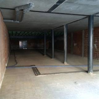 Centraal gelegen handelspand in Essen - Ideaal voor zelfstandige praktijken! Ruim handelspand (316 m²) in Residentie 'Bakkershof', Nieuwstraat 35, Essen. Casco afwerking, indeling op maat. 8 parkeerplaatsen. Perfect voor medische, juridische of creatieve praktijken. Huurprijs: € 31.600/jaar &gt;&gt;&gt; Contacteer ons vandaag nog voor meer info, een bezichtiging en/of een GRATIS vrijblijvende schatting van Uw eigendom! Wij zijn telefonisch 7/7 bereikbaar 03/667 77 95 &lt;&lt;&lt;