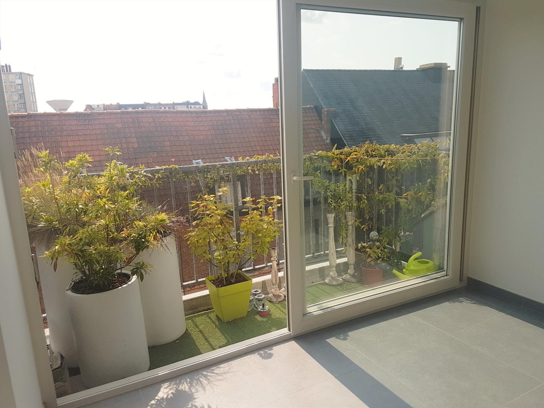 RECENT APPARTEMENT (3de V.) MET OVERDEKTE PARKING.: - foto 2