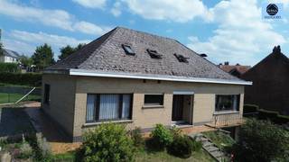 RUIME WONING MET 4 SLAAPKAMERS EN GARAGE IN RUSTIGE OMGEVINGRichtprijs: 315.000 euroDeze woning is gelegen op wandelafstand van het centrum van...