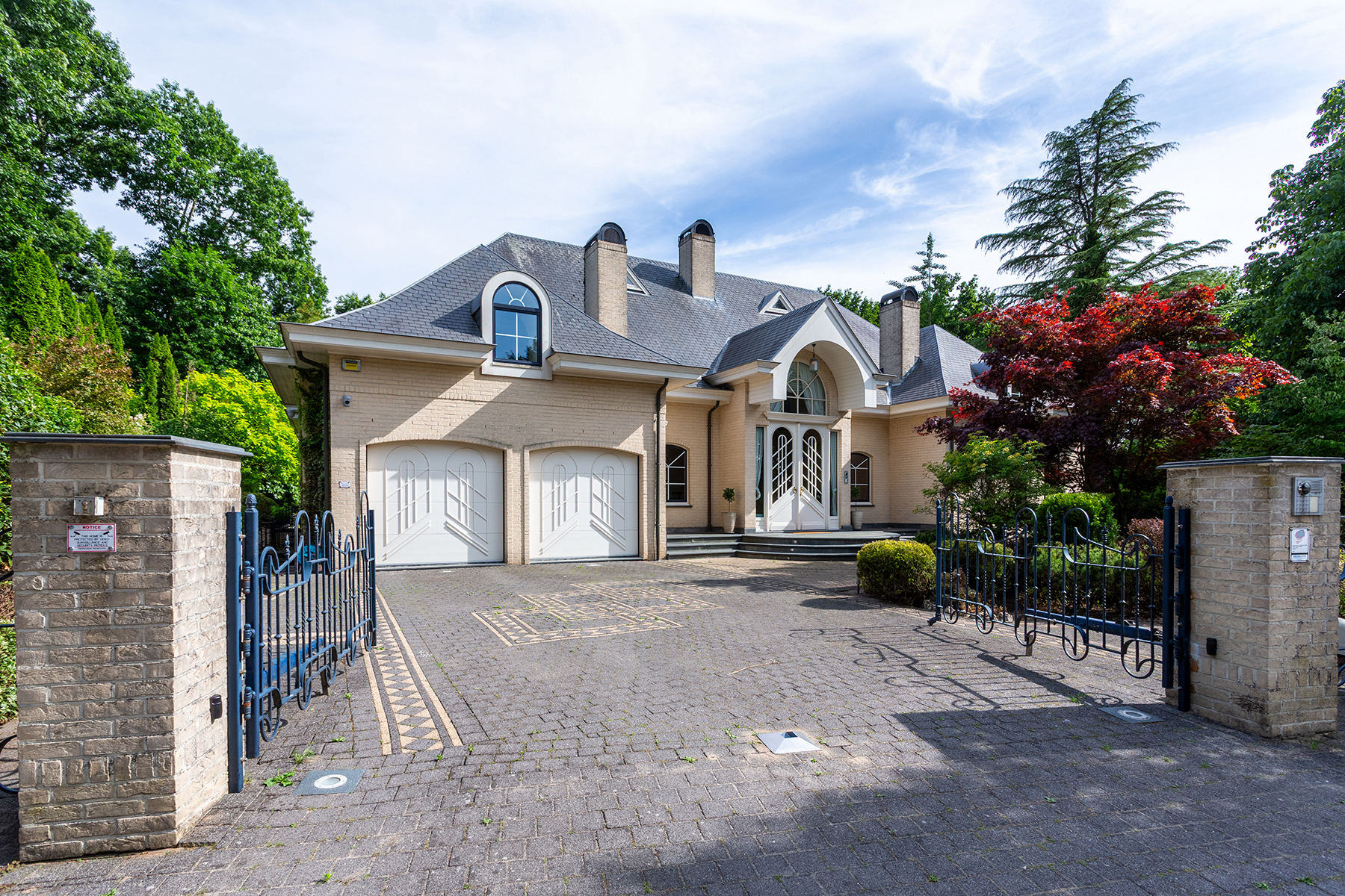 House for sale in Essen with 5 bedrooms - photo 1