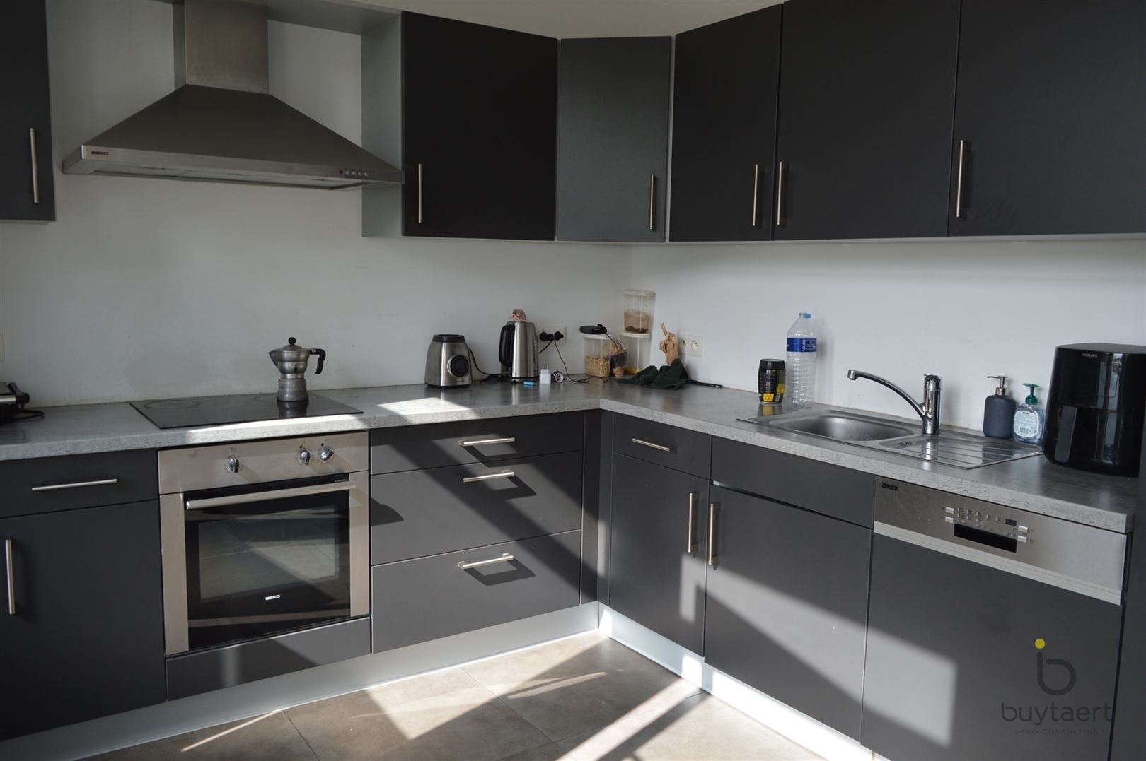 Lichtrijk twee slaapkamer appartement te Schoten. - foto 4